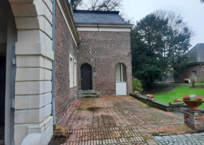 risssanierungen-an-einem-alten-schloss-mauerwerk (2)